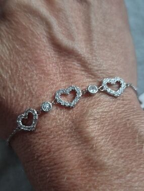 STERLING SILVER HEART BRACELET
